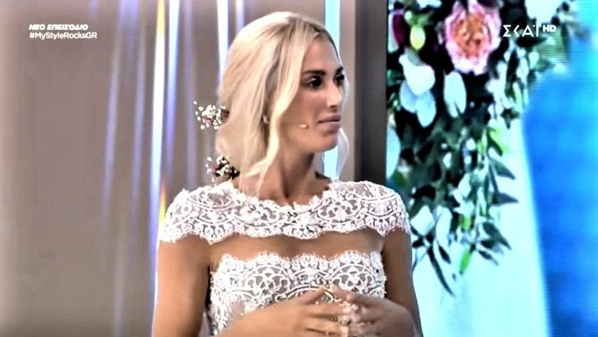 Η Βικτώρια Καρύδα φορώντας το νυφικό του γάμου της μιλά για το ιδιαίτερο δώρο που είχε κάνει στο σύζυγό της